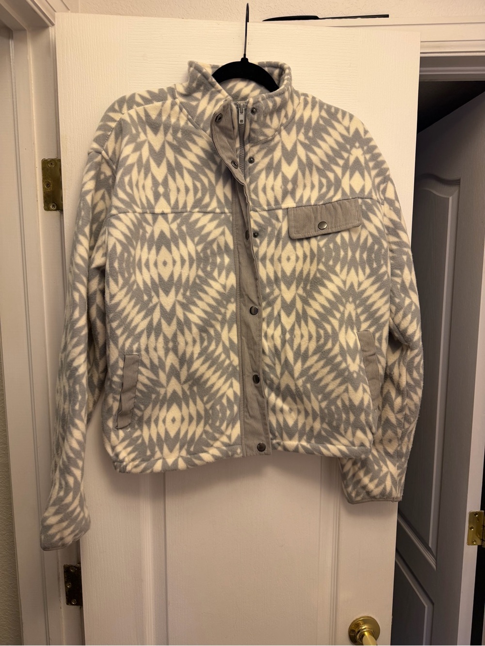 Women's Gray & White Patterned Fleece Jacket